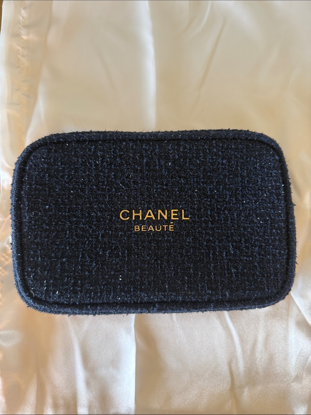 Chanel Beauté Black Tweed Cosmetic Pouch - Holiday Edition with Box - Picture 2 of 6